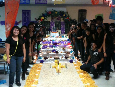 Alumnos del 3107,ganadores del 2° lugar,en el concurso del Dia de  Muertos. 2013.